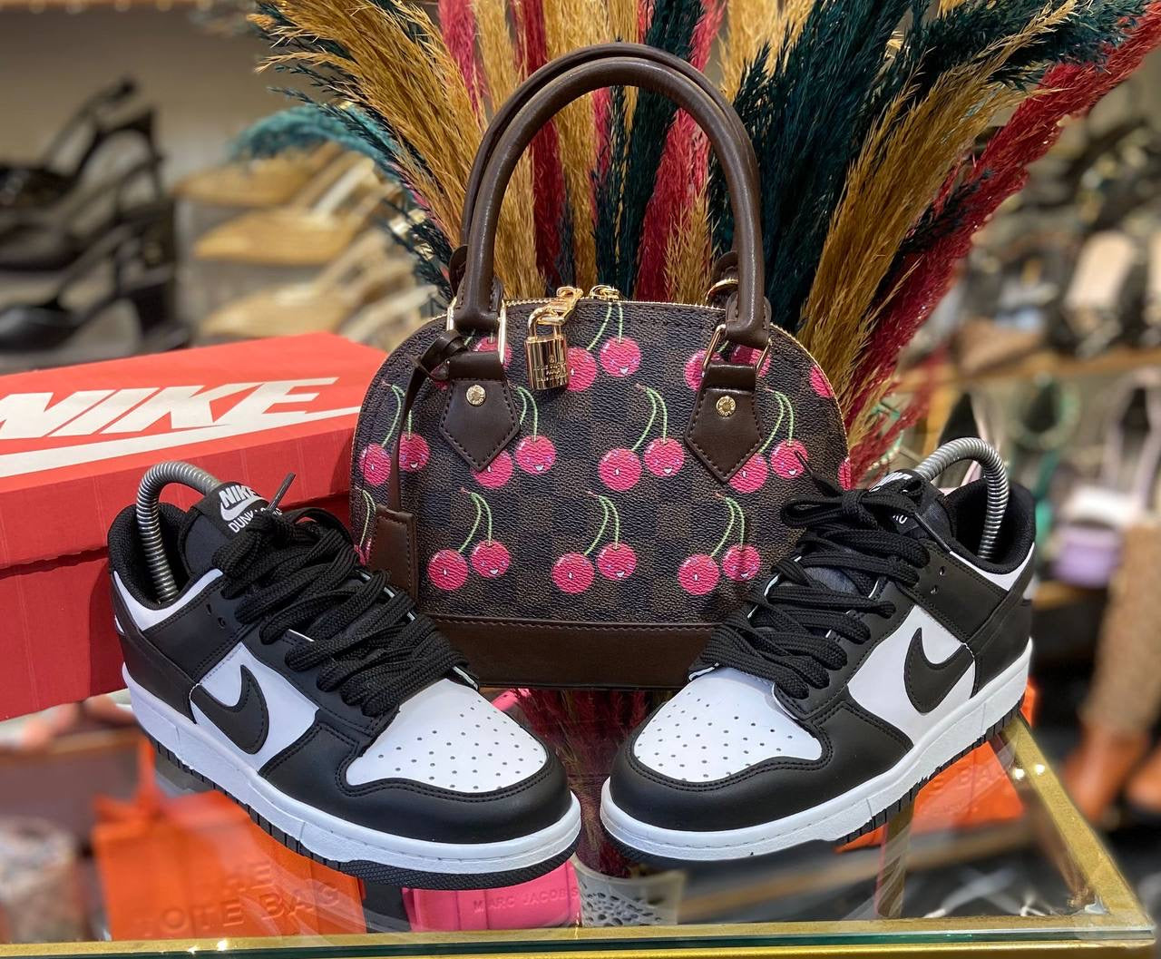 Women Tranniers & Bag set