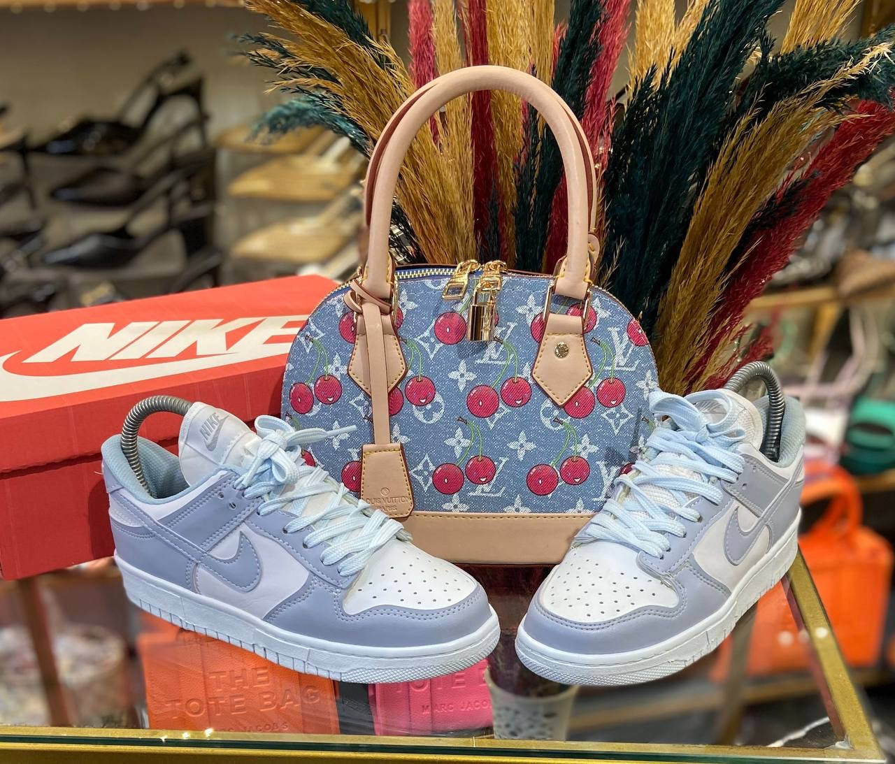 Women Tranniers & Bag set