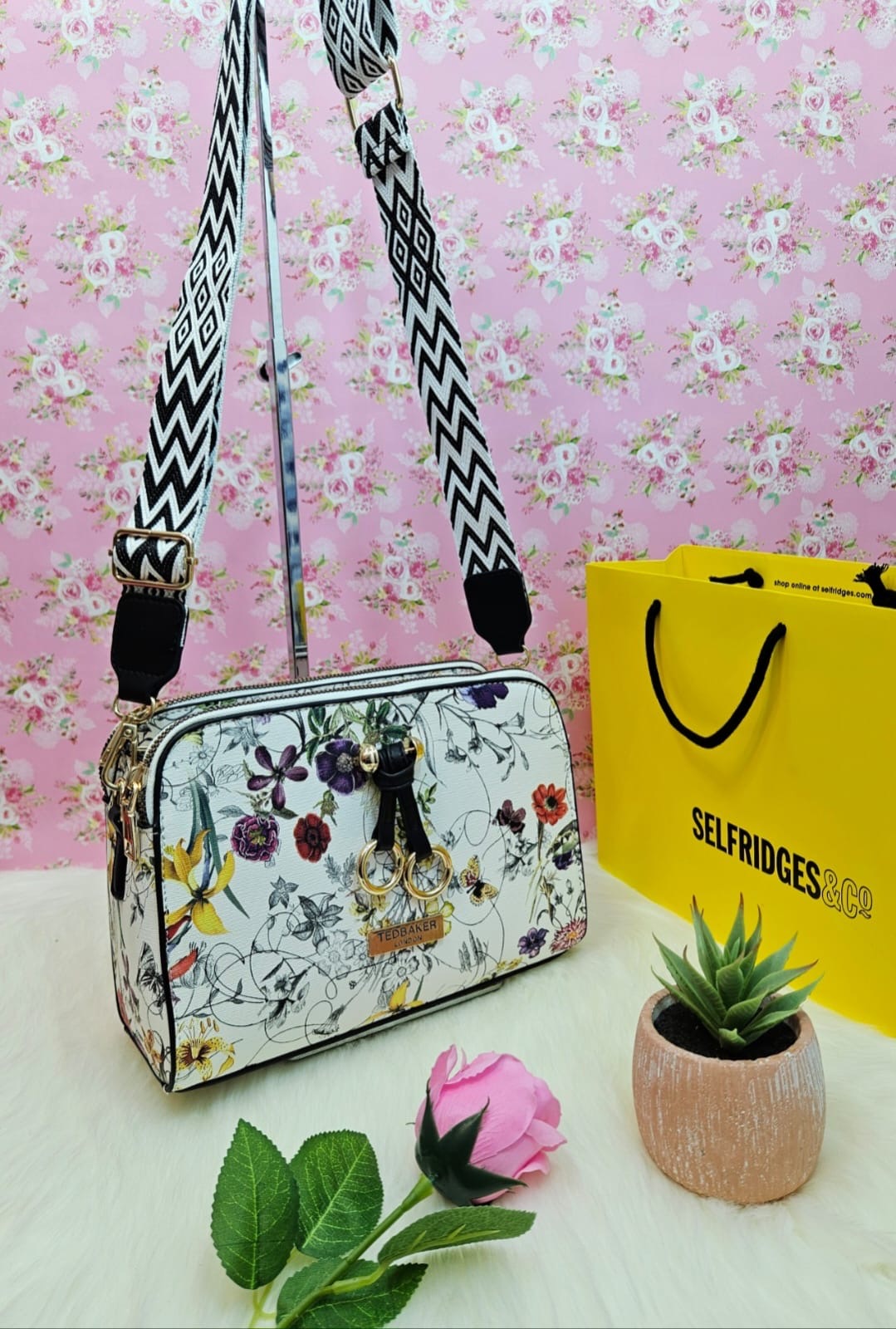 Ladies single bags with adjustable strap