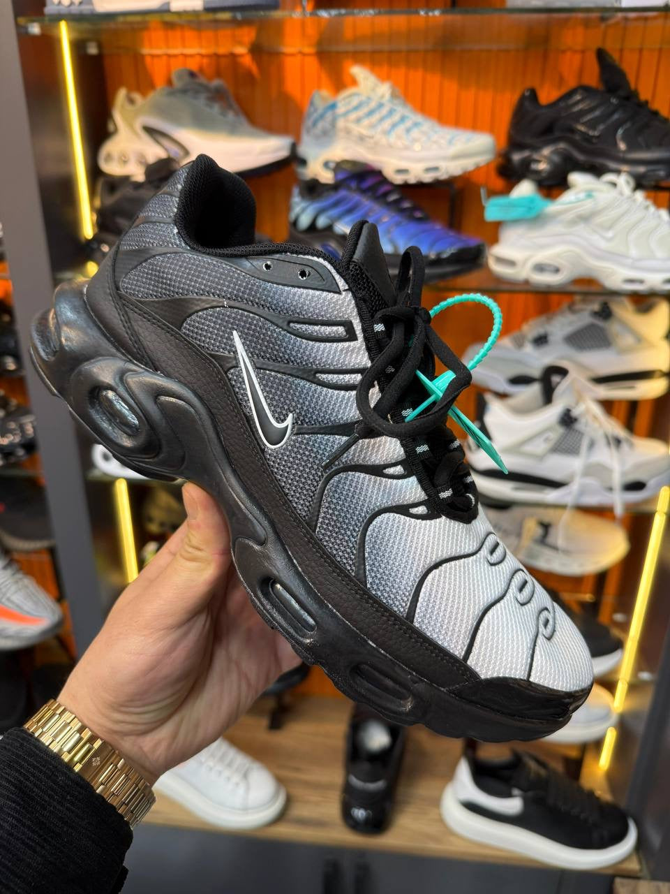 Men Air TNS