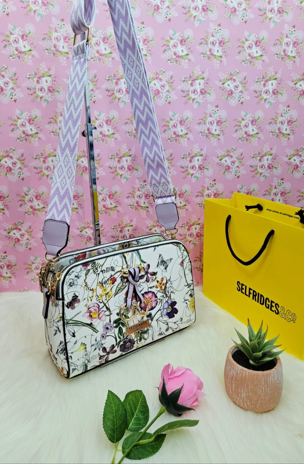 Ladies single bags with adjustable strap