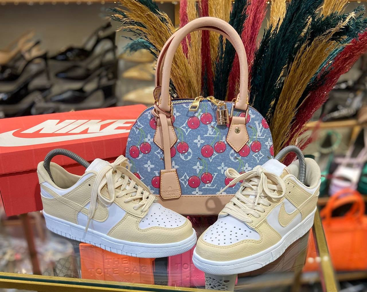 Women Tranniers & Bag set
