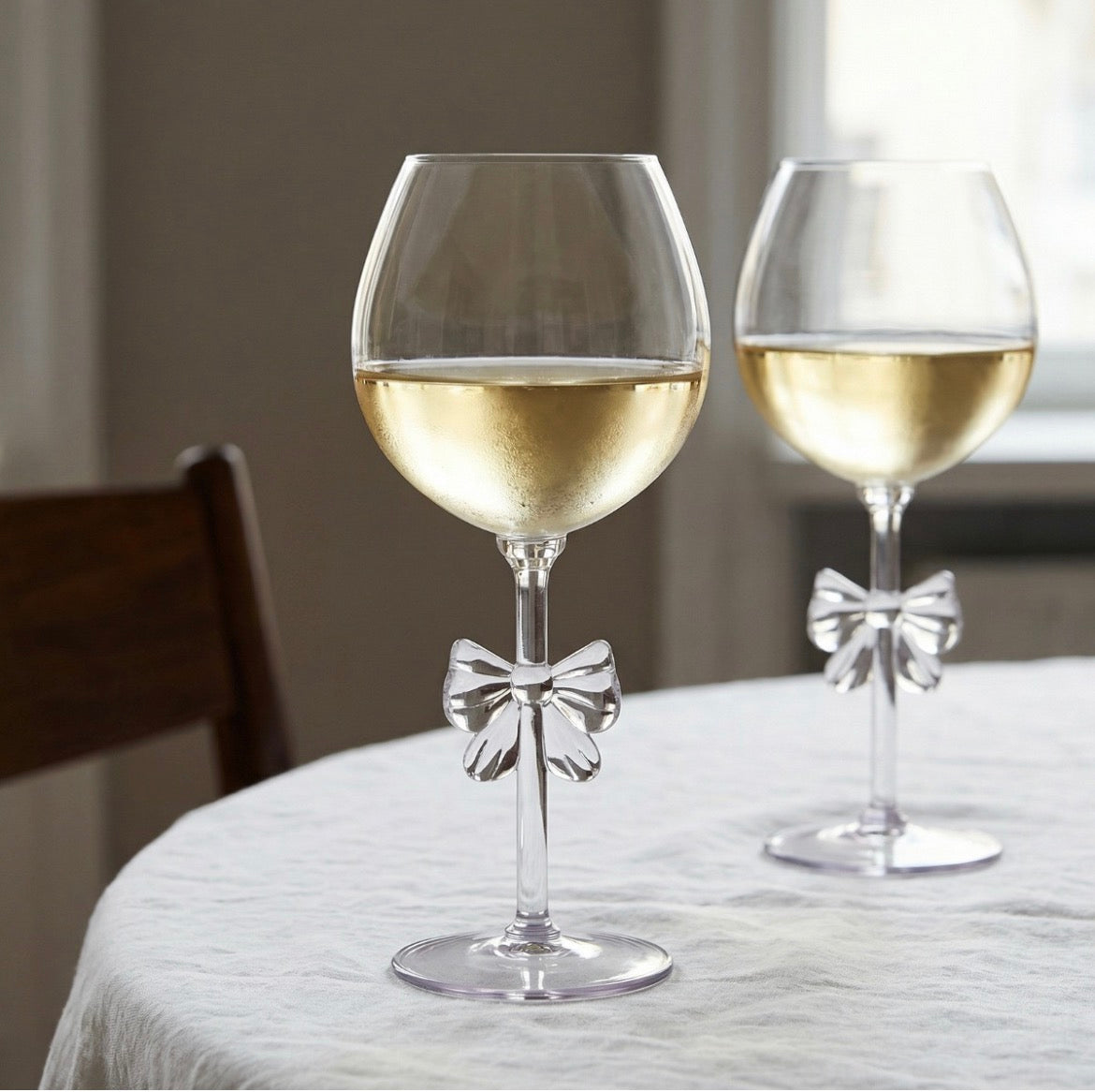 2 Pack Plastic Bow Wine Glasses