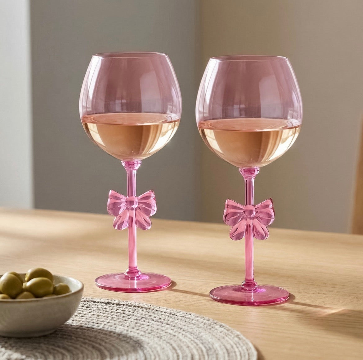 2 Pack Plastic Bow Wine Glasses