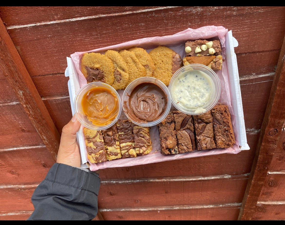 Dipping box- brownies/blondies/cookies