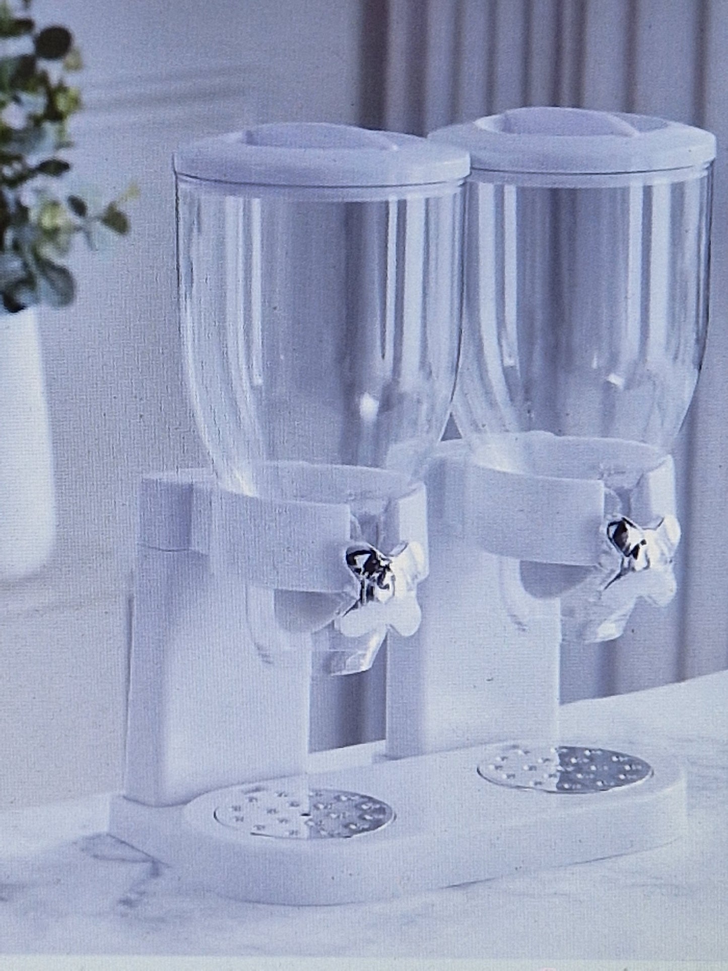Double cereal dispenser