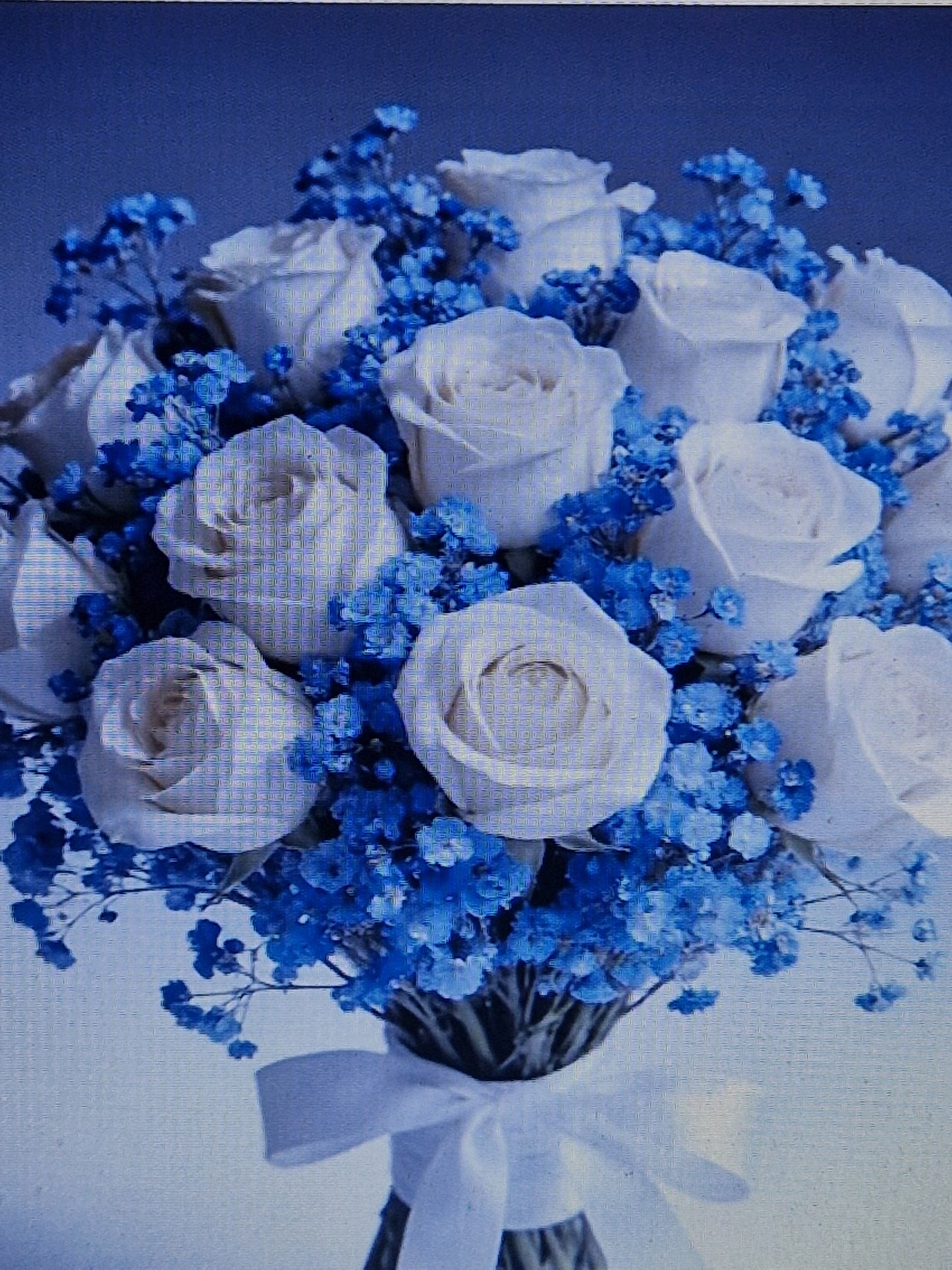 26 pcs realistic white and blue flowers