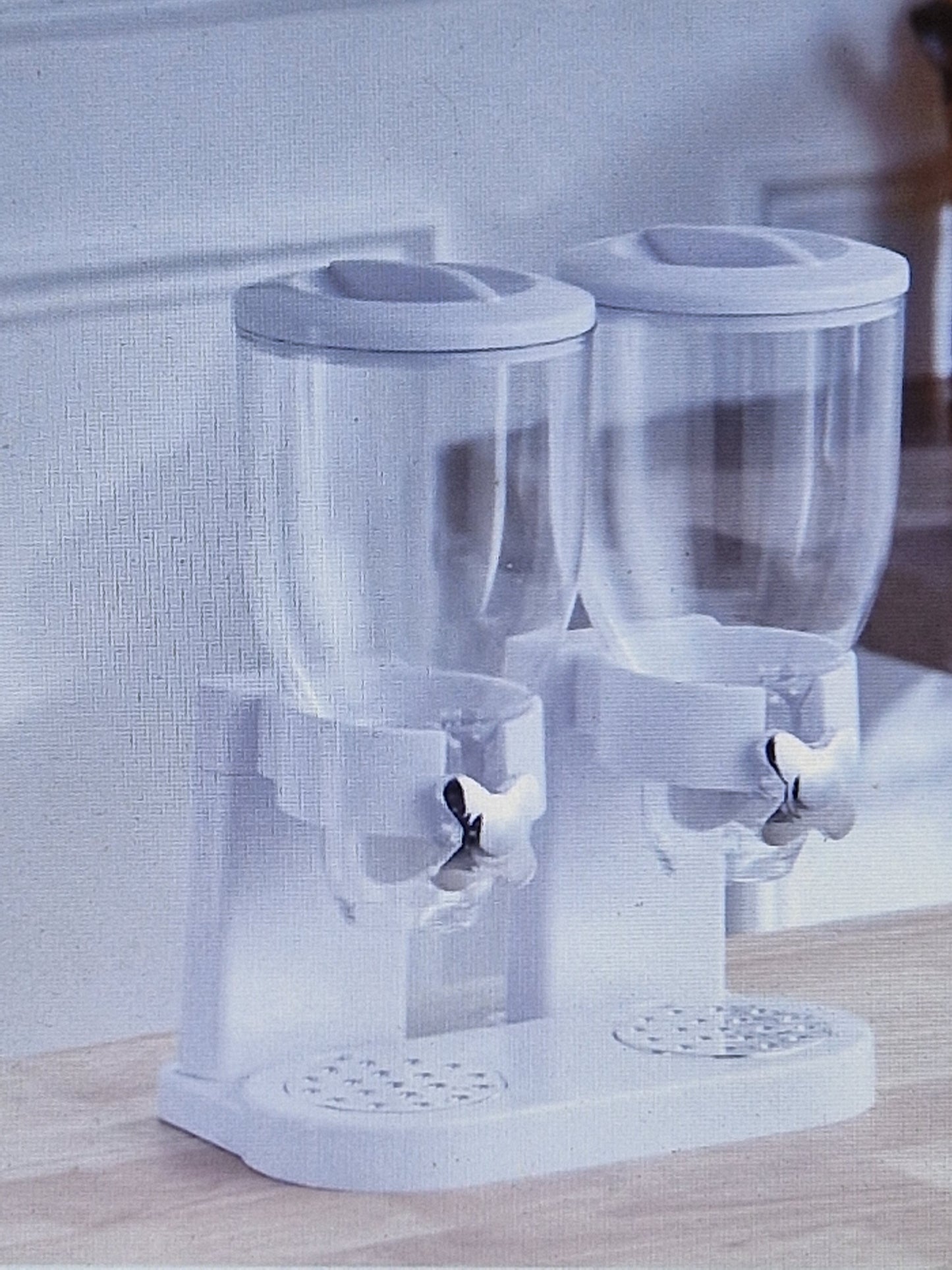 Double cereal dispenser