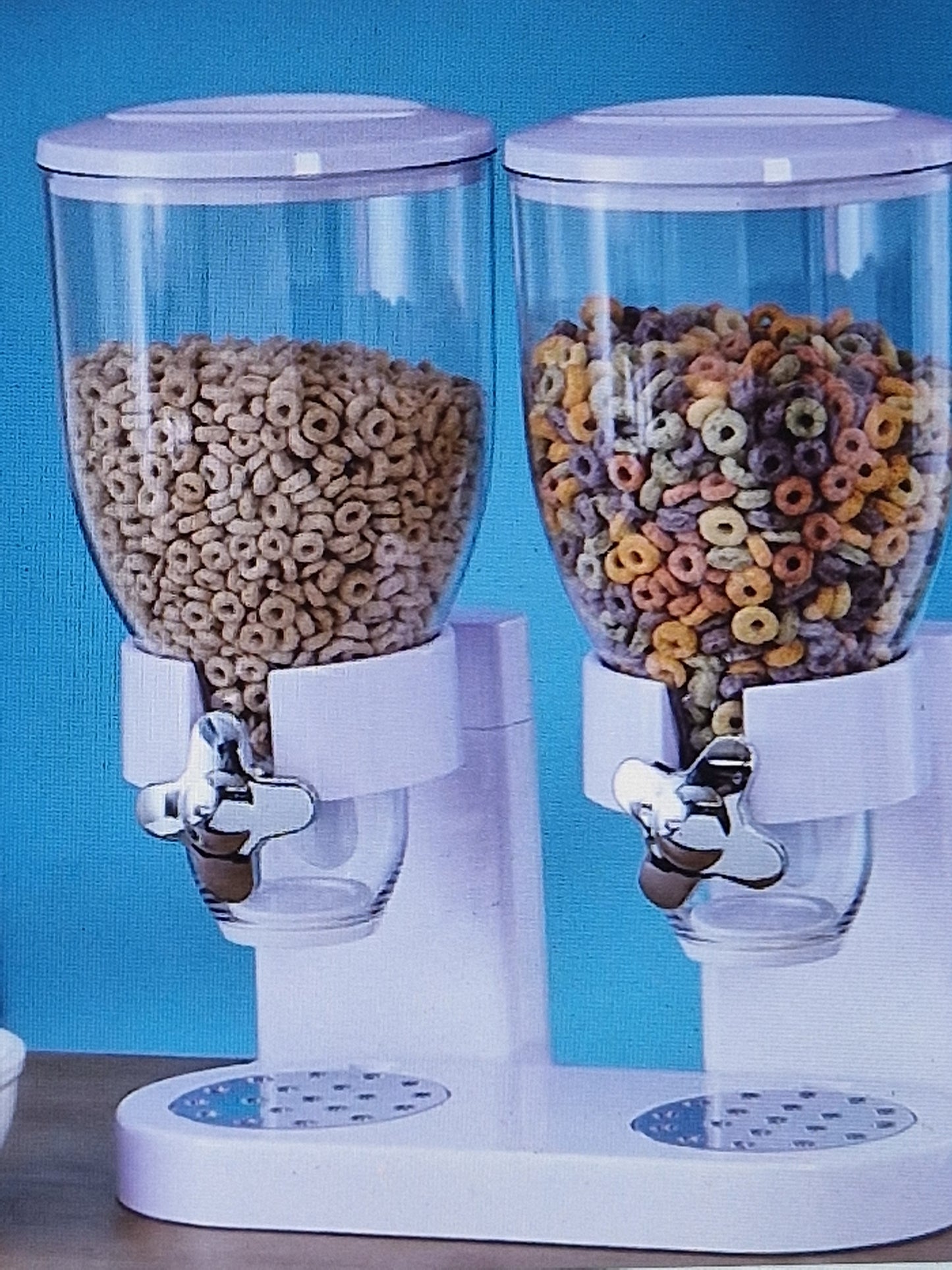 Double cereal dispenser