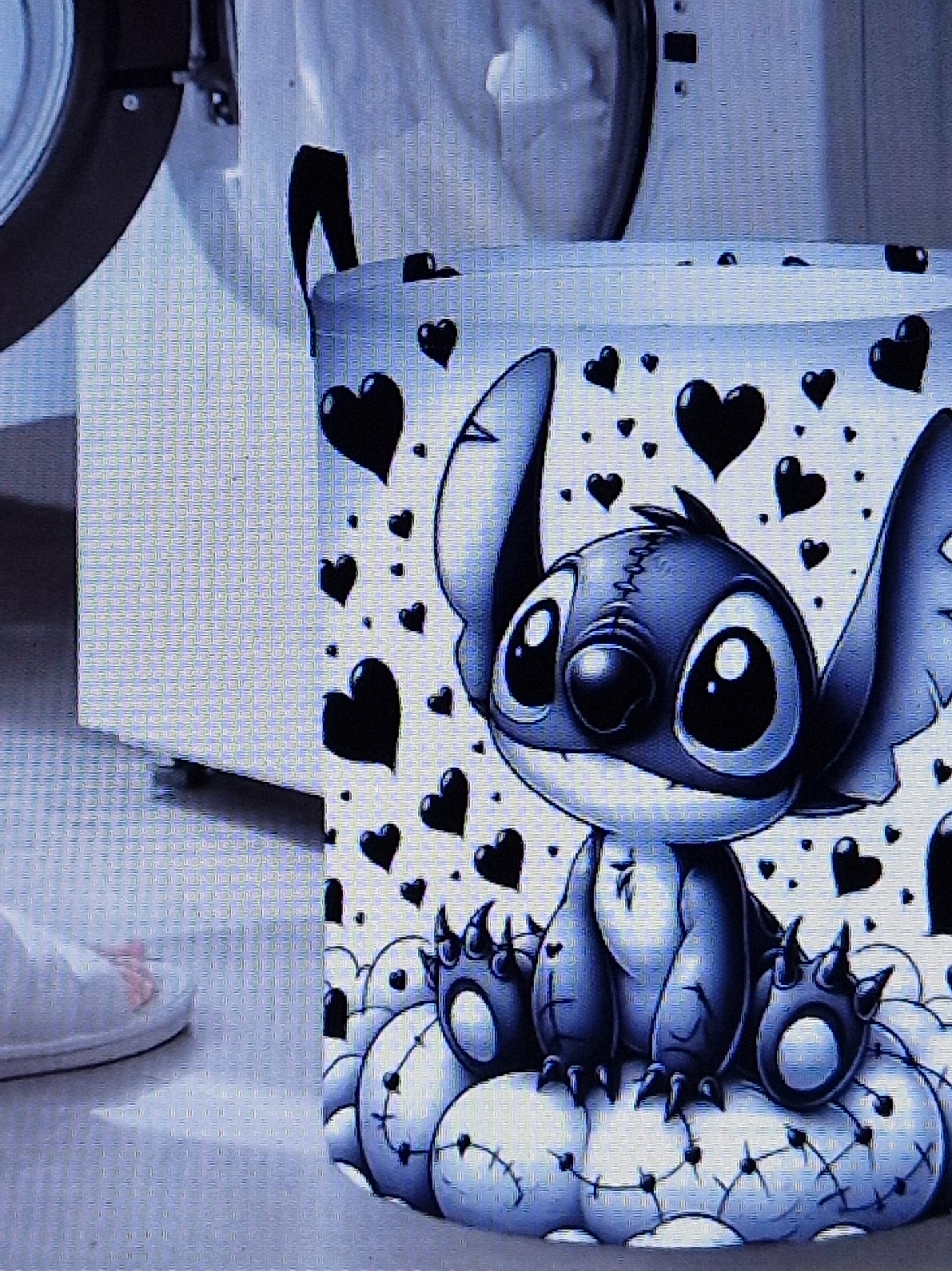 Alien laundry basket